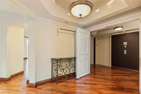 2877 Paradise Rd #302, Las Vegas, NV 89109