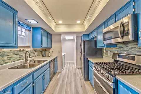 2121 Pine Breeze Ln, Las Vegas, NV 89119