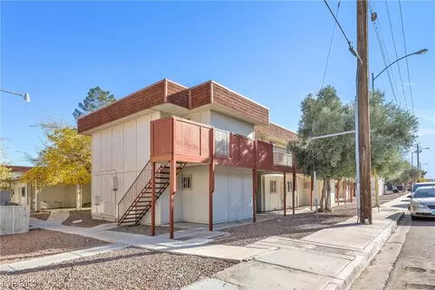 5372 Swenson St #48, Las Vegas, NV 89119
