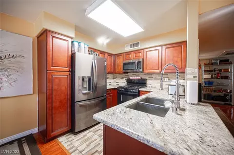 3083 Key Largo Dr #102, Las Vegas, NV 89120