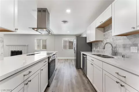 5916 Apple Valley Ln, Las Vegas, NV 89108