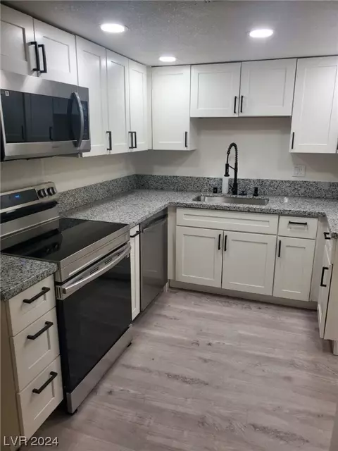 2411 Old Forge Ln #104, Las Vegas, NV 89121