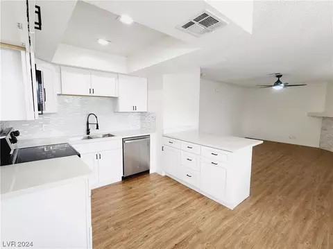 1333 Cinder Rock Dr #201, Las Vegas, NV 89128