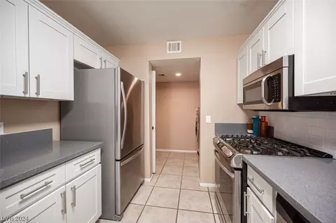 7989 Lisa Dawn Ave, Las Vegas, NV 89147