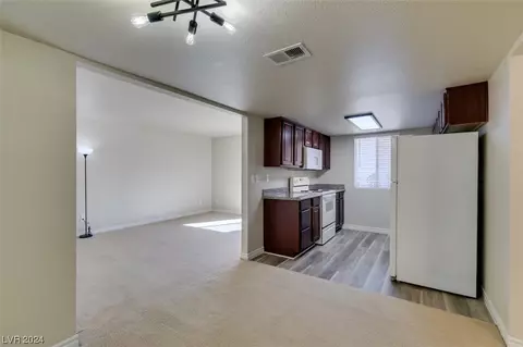 5339 Indian River Dr #283, Las Vegas, NV 89103