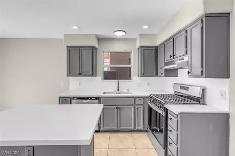 8013 Cimarron Ridge Dr #101, Las Vegas, NV 89128