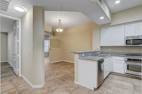 32 E Serene Ave #215, Las Vegas, NV 89123