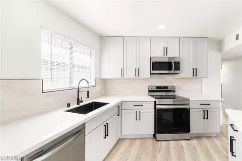 4709 Glenndavis Dr, Las Vegas, NV 89121