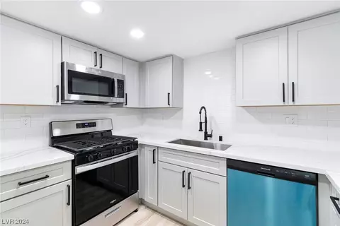 5260 Janfred Ct #9, Las Vegas, NV 89103