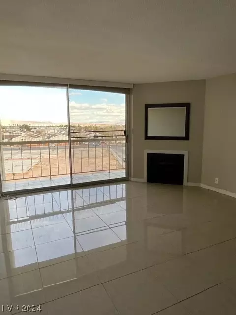 745 N Royal Crest Cir #151, Las Vegas, NV 89169