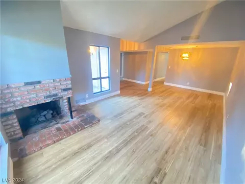 5712 Pearldrop Ave, Las Vegas, NV 89107