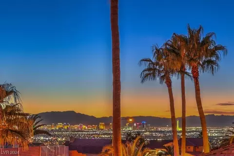 7022 Oakleigh Dr, Las Vegas, NV 89110