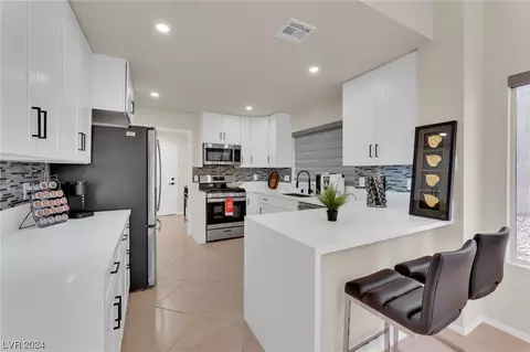 8516 Gull Dr, Las Vegas, NV 89134