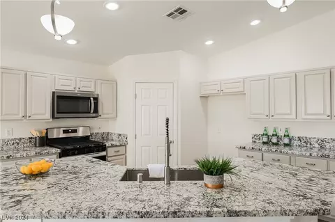 6232 Double Oak St, North Las Vegas, NV 89031