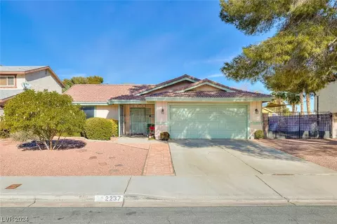 2237 Windsor Dr, Henderson, NV 89014