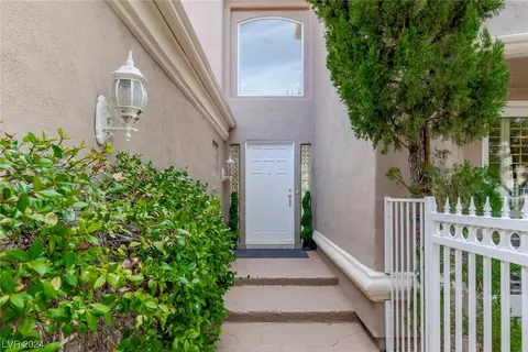 8211 Horseshoe Bend Ln, Las Vegas, NV 89113