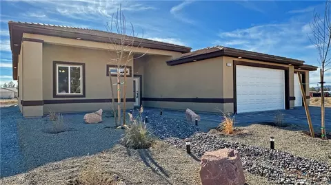 881 W Huracan St, Pahrump, NV 89048