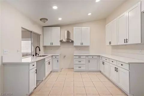 317 Greenfield Ln, Las Vegas, NV 89107