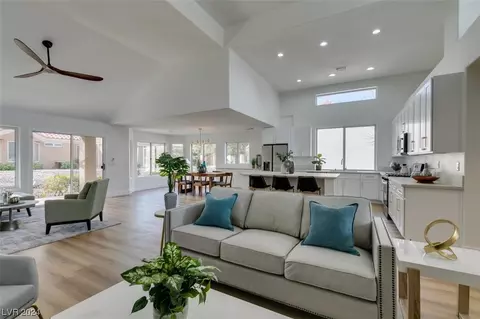 2537 Desert Glen Dr, Las Vegas, NV 89134