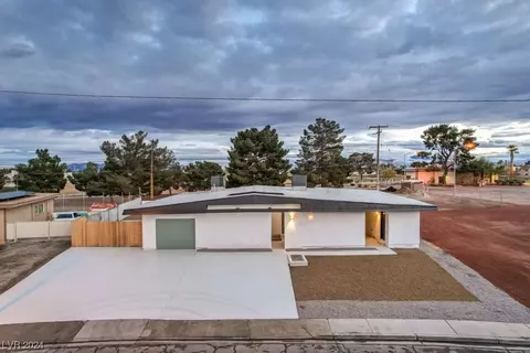 5491 Club House Dr, Las Vegas, NV 89142