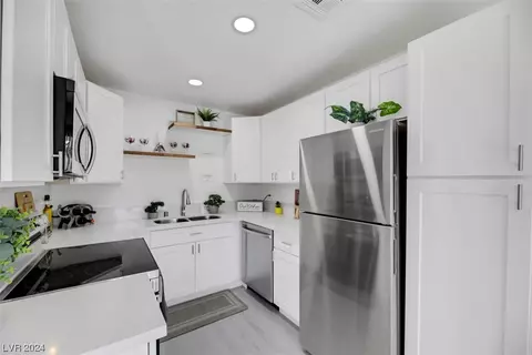 4975 Newport Cove Dr #A, Las Vegas, NV 89119