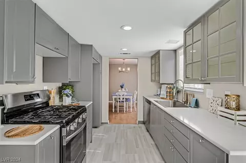 7225 Periwinkle Dr, Las Vegas, NV 89128