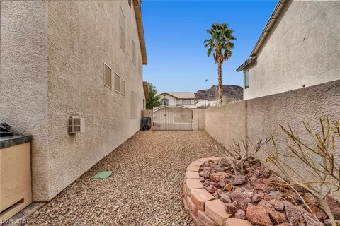 Exterior - 794 Vortex Ave, Henderson, NV 89002 photo 4 of 5