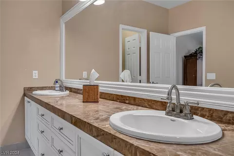 Bath - 794 Vortex Ave, Henderson, NV 89002 photo 3 of 3