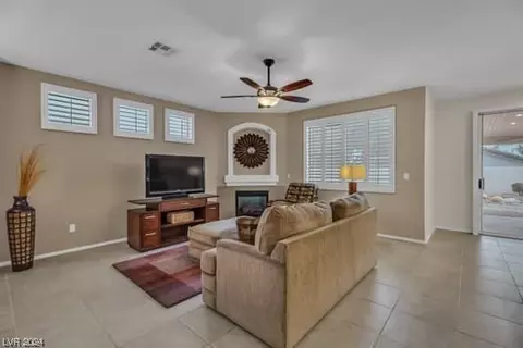 Living - 794 Vortex Ave, Henderson, NV 89002 photo 2 of 5
