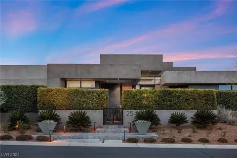 25 Drifting Shadow Way, Las Vegas, NV 89135