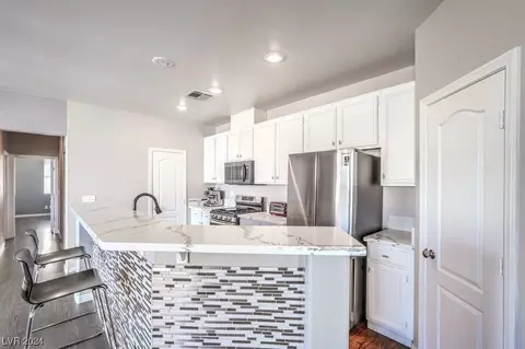 6250 W Arby Ave #223, Las Vegas, NV 89118