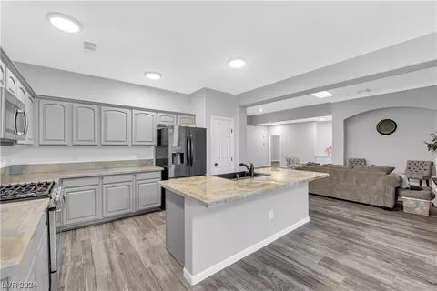 8904 Loggers Mill Ave, Las Vegas, NV 89143