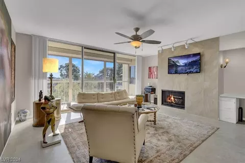 730 S Royal Crest Cir #425, Las Vegas, NV 89169