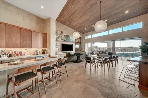 6220 Petroglyph Ave, Las Vegas, NV 89135