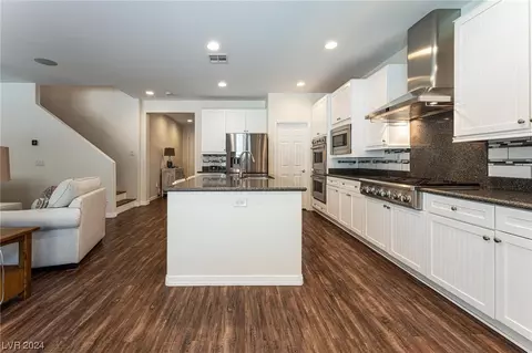 7029 Chestnut Valley St, Las Vegas, NV 89166