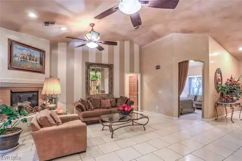 8660 Giles St, Las Vegas, NV 89123