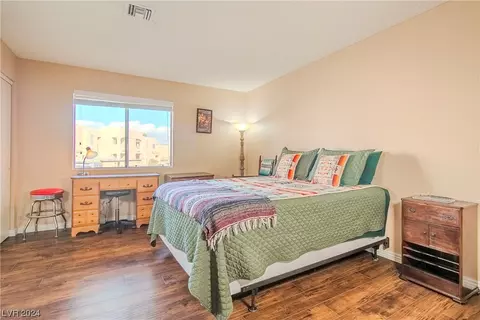 Bedroom - 2221 Highpointe Dr #101, Laughlin, NV 89029 photo 6 of 8