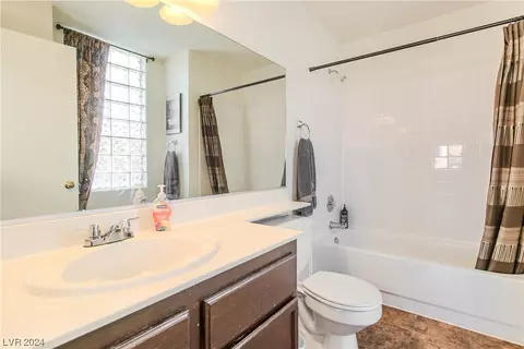 Bath - 2221 Highpointe Dr #101, Laughlin, NV 89029 photo 4 of 5