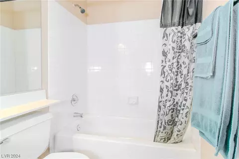 Bath - 2221 Highpointe Dr #101, Laughlin, NV 89029 photo 2 of 5