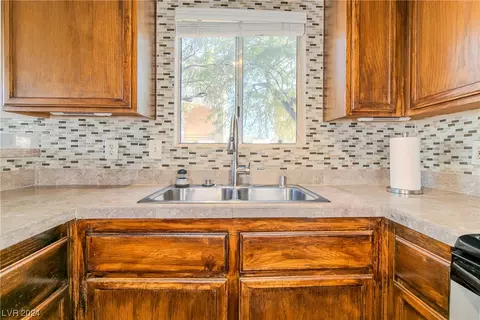 Kitchen - 2221 Highpointe Dr #101, Laughlin, NV 89029 photo 4 of 6