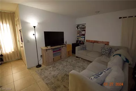1329 Del Mar St #102, Las Vegas, NV 89119