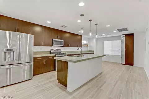9050 W Tropicana Ave #1016, Las Vegas, NV 89147