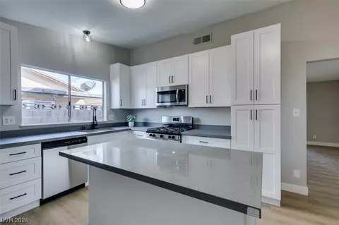 4461 Sun Vista Dr, Las Vegas, NV 89104