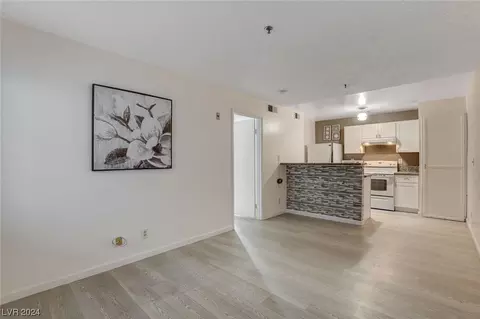 1361 E University Ave #105, Las Vegas, NV 89119