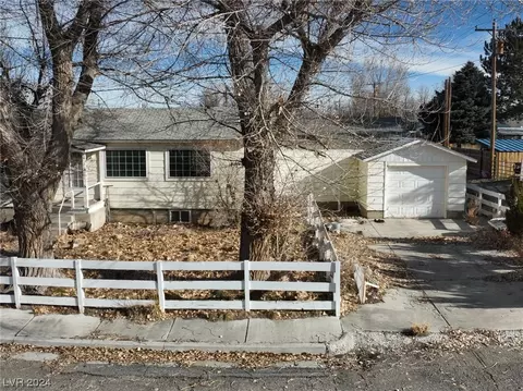 371 11th St, Carlin, NV 89822
