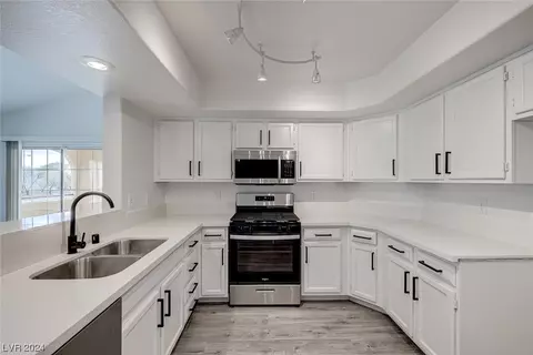 7950 W Flamingo Rd #2011, Las Vegas, NV 89147