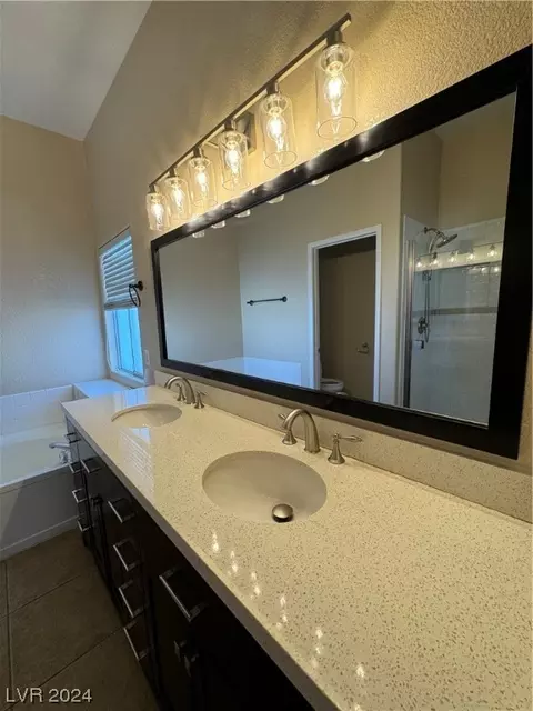 Bath - 2181 Eaglecloud Dr, Henderson, NV 89074 photo 6 of 8