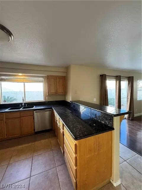 Kitchen - 2181 Eaglecloud Dr, Henderson, NV 89074 photo 2 of 3