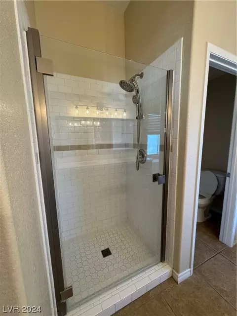 Bath - 2181 Eaglecloud Dr, Henderson, NV 89074 photo 5 of 8