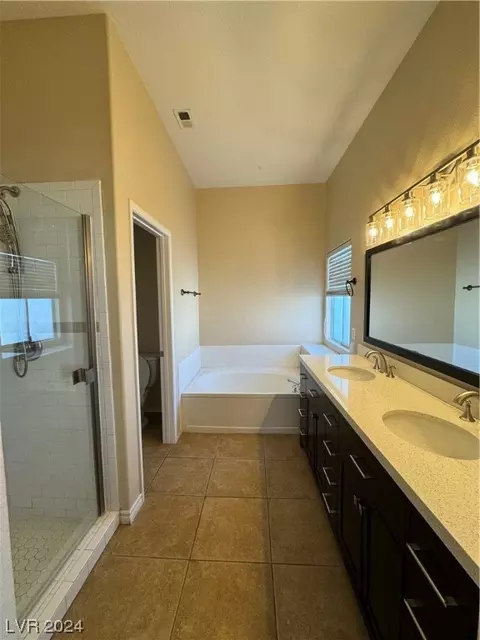 Bath - 2181 Eaglecloud Dr, Henderson, NV 89074 photo 4 of 8